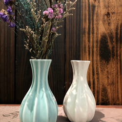 陶瓷小花瓶 青瓷風格釉 簡約線條花器 第4張的照片