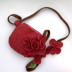 シャム猫さんとお花畑 羊毛フェルト生地のバッグ ハンドバッグ はな