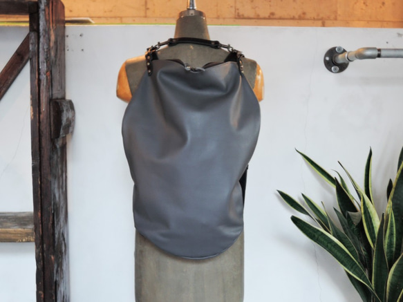 LESS ファッション Aeta ruck sac Lサイズ レザー ブラック A4