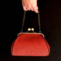 送料無料‼️ コーディネートのポイントに‼️赤茶のコロンコロンなミニバッグ」 1枚目の画像