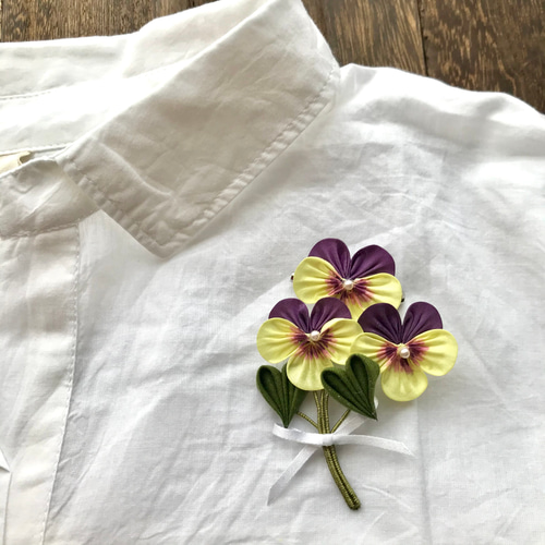 ブローチ　k18 シッポウ　パンジー つまみ細工 パンジービオラの花束ブローチ 母の日 お花見 ブローチ