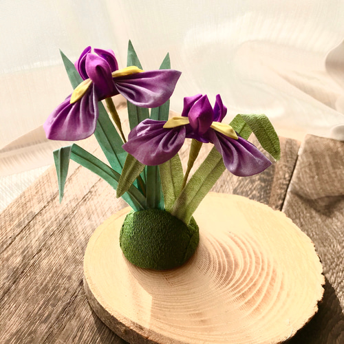 つまみ細工のミニ菖蒲のおきもの インテリア小物 一輪挿し・花瓶・花器