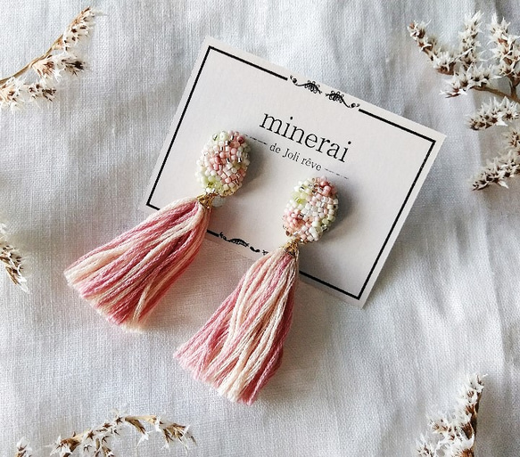 〔medium★〕palepink & lightgreen ×  cheekpink longtassel＊earri 1枚目の画像