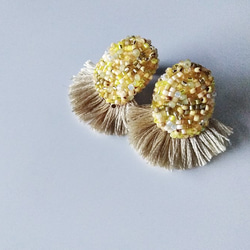 dandelion yellow × sprout green  × light khaki tassel＊earrin 1枚目の画像