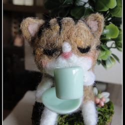 ＊木陰でお茶を飲むねこちゃん＊ 2枚目の画像