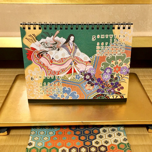 源氏物語絵巻〉2019年卓上カレンダー その他アート 奥村瓔＆Mamiya