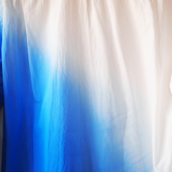 <Lサイズ> 日本伝統工芸職人による染め オーバーサイズシャツ　名古屋黒紋付染　ブルーグラデーション　by ツムギラボ 3枚目の画像