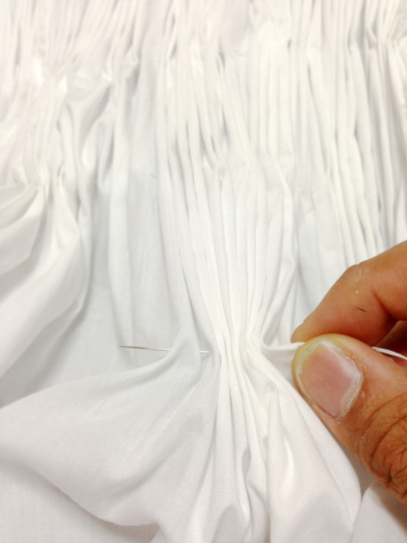 <Lサイズ> 伝統工芸職人による染め オーバーサイズシャツ　サイドラインハンドプリーツプリンティング　by ツムギラボ 4枚目の画像