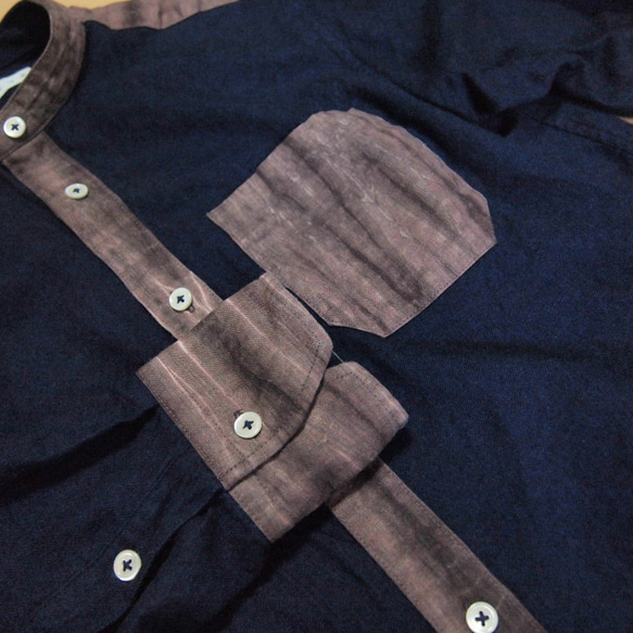 <Mサイズ>傳統工藝有松龍捲風晶粒織物開關靛藍染色通過Tsumugirabo立領襯衫 第5張的照片