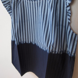 <レディースMサイズ>伝統工芸×紺絞り染め（大帽子絞り）　綿100%日本製ノースリーブブラウス 2枚目の画像