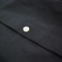 知多木綿×名古屋黒紋付染 日本の黒染めシャツ マックロ 綿100%レギュラーカラー 6枚目の画像