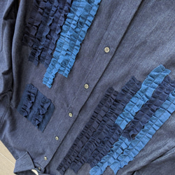 9着限定＜OSOCU×HandWorks＞備後節織 パッチワークデザイン レギュラーカラー フリルシャツ 「飾」 日本製 3枚目の画像