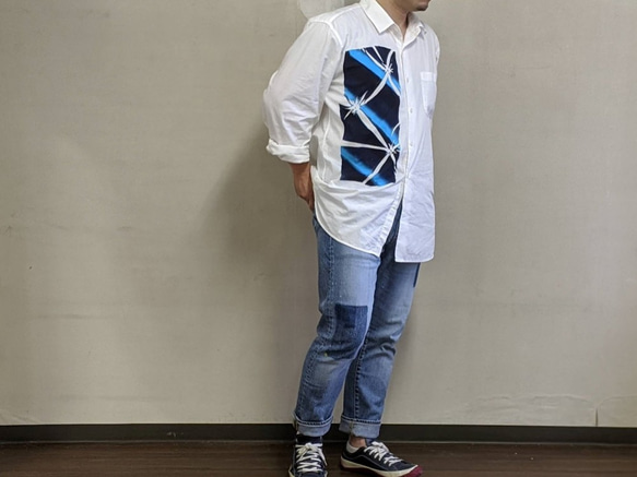 &lt;Tsumugi Labo&gt;只有L大小有鬆Shibori x圖形超大的襯衫存檔出售50％OFF 第7張的照片
