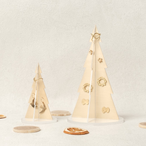 【受注制作】小人たちのミニクリスマスツリー / 真鍮とアクリルのインテリア雑貨 2枚目の画像