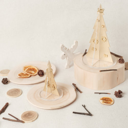 【受注制作】小人たちのミニクリスマスツリー / 真鍮とアクリルのインテリア雑貨 4枚目の画像