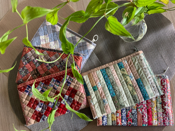 新色追加ஐ贈り物にも♡パッチワークキルトポーチ【Hyakumanen Bag】スクエアステッチ 7枚目の画像