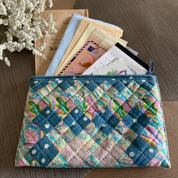 新色追加ஐ贈り物にも♡パッチワークキルトポーチ【Hyakumanen Bag】スクエアステッチ 8枚目の画像