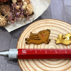   笑顔のイノシシ ピン 亥 Little Smiling Piggy Pin 4枚目の画像