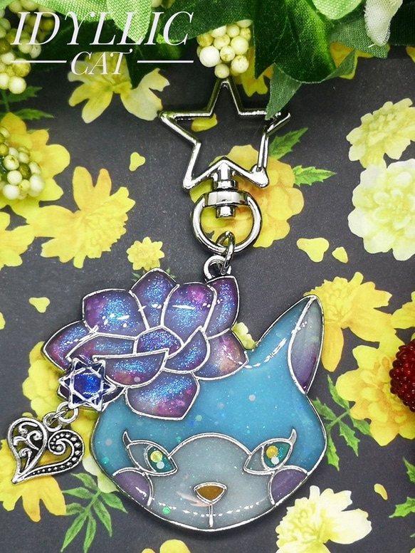 蓮の花が輝く クールなにゃんこキーホルダー その他雑貨 IDYLLIC CAT