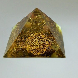オルゴナイト「金運ピラミッド」（中) 2枚目の画像