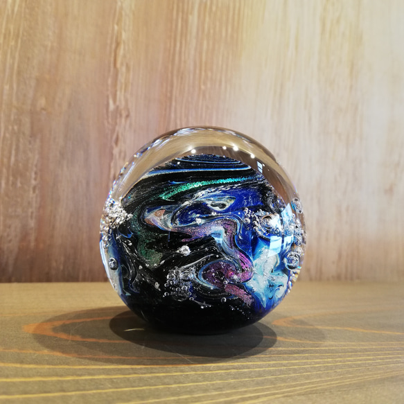 かつらまる様専用　吹きガラスのペーパーウェイト 宙Soraブラックオーロラ 3枚目の画像