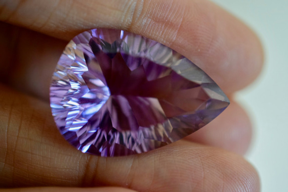 123 上品 一点物 天然 超大粒 バイカラー アメジスト 雫 アメシスト 紫水晶 ２月誕生石 天然石 ルース 裸石 2枚目の画像