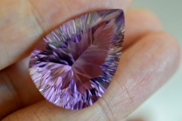 123 上品 一点物 天然 超大粒 バイカラー アメジスト 雫 アメシスト 紫水晶 ２月誕生石 天然石 ルース 裸石 7枚目の画像