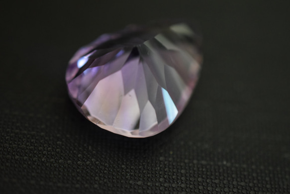 123 上品 一点物 天然 超大粒 バイカラー アメジスト 雫 アメシスト 紫水晶 ２月誕生石 天然石 ルース 裸石 9枚目の画像