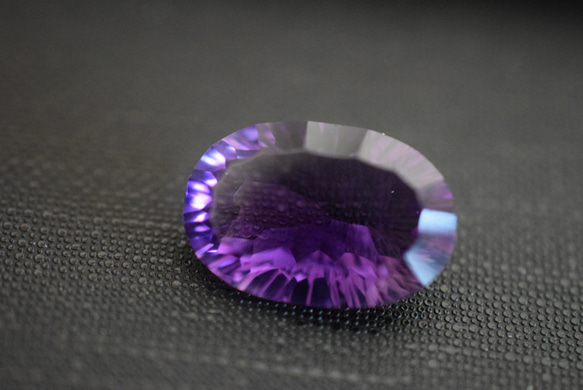 125 上品 一点物 天然 大粒 アメジスト楕円 アメシスト 紫水晶 ２月誕生石 天然石 ルース 裸石 3枚目の画像