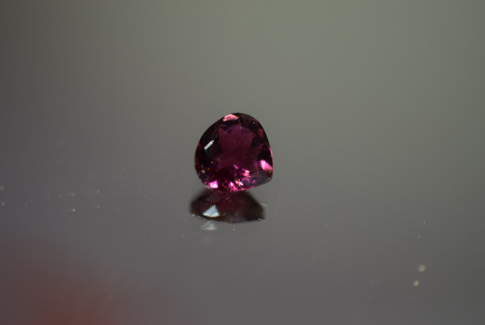 93-4 1.7ct 特売 AAAA カラット ハット 雫 天然 ワインレッド