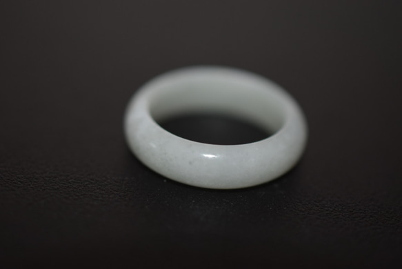2-123-4 美品 15.0号 天然 A貨 白 翡翠 リング 指輪 硬玉 くりぬき 2枚目の画像