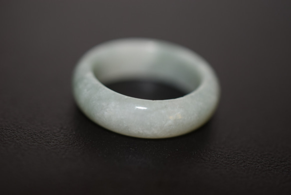 111-24 美品 20.0号 天然 翡翠 リング 指輪 硬玉 くりぬき 誕生石 4枚目の画像