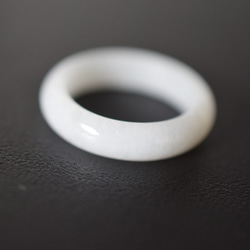 111-20 美品 15.0号 天然 翡翠 白瓷 リング 指輪 硬玉 くりぬき 誕生石 4枚目の画像