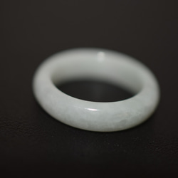 111-23 美品 15.5号 天然 翡翠 白瓷 リング 指輪 硬玉 くりぬき 誕生石 2枚目の画像