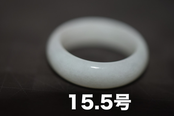 81-52 美品 薬指 15.5号 天然 翡翠 リング 指輪 硬玉 くりぬき 誕生石 1枚目の画像