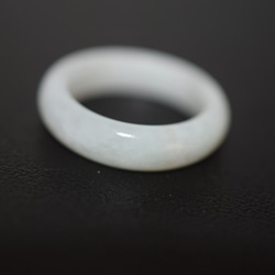 111-15 美品 15.0号 天然 翡翠 白瓷 リング  指輪 硬玉 くりぬき 誕生石 2枚目の画像