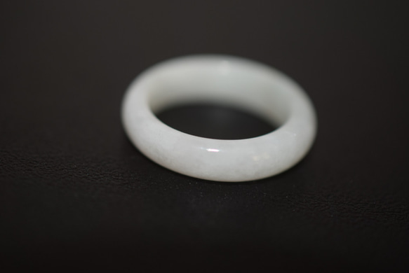 111-15 美品 15.0号 天然 翡翠 白瓷 リング  指輪 硬玉 くりぬき 誕生石 4枚目の画像