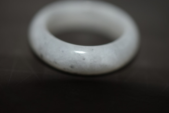 81-45 美品 薬指 15.5号 天然 翡翠 リング 指輪 硬玉 くりぬき 誕生石 4枚目の画像