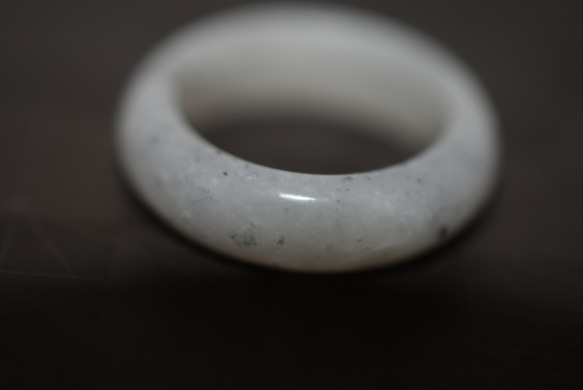 81-45 美品 薬指 15.5号 天然 翡翠 リング 指輪 硬玉 くりぬき 誕生石 5枚目の画像