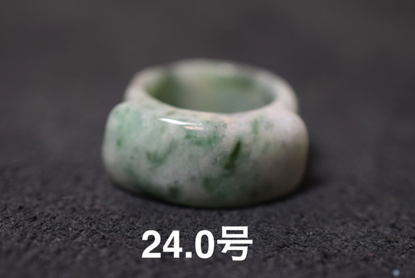 119-6 特売 24.0号 天然 A貨 翡翠 リング 板指 広幅  指輪 馬鞍 くりぬき メンズ 1枚目の画像