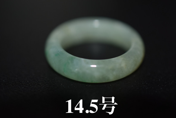 177-18 美品 14.5号 天然 A貨 薄グレー緑 本翡翠 リング くりぬき 指輪 レディース メンズ お正月 お祝 1枚目の画像