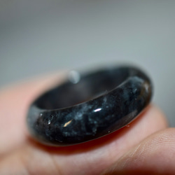 A72 美品 16.5号 天然 黒翡翠 リング 指輪 硬玉 くりぬき 誕生石 5枚目の画像
