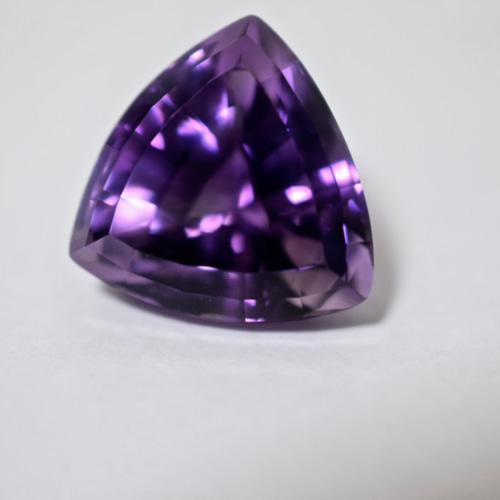 66-2 特売 一点物 奇跡の超大粒天然アメジスト 三角 アメシスト 紫水晶