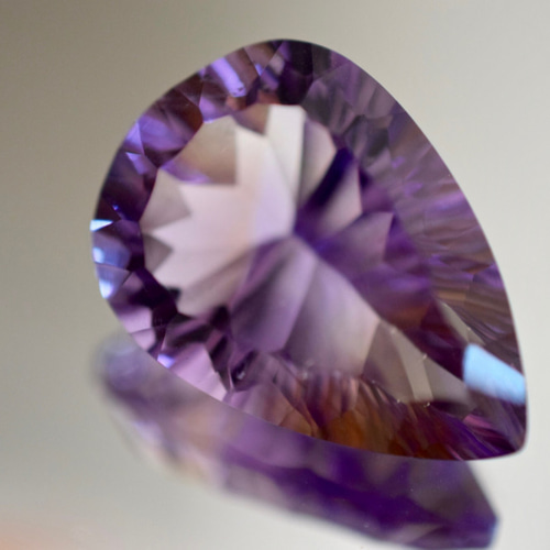 123 上品 一点物 天然 超大粒 バイカラー アメジスト 雫 アメシスト 紫