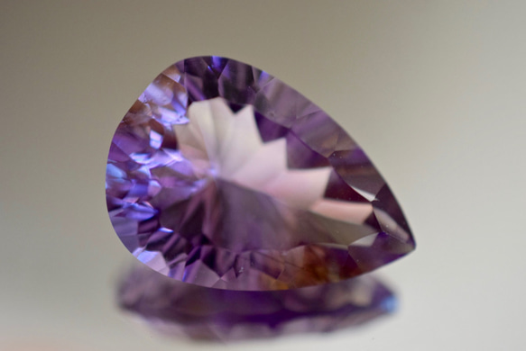 123 上品 一点物 天然 超大粒 バイカラー アメジスト 雫 アメシスト 紫水晶 ２月誕生石 天然石 ルース 裸石 4枚目の画像