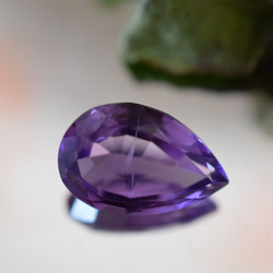 102 上品 一点物 天然大粒アメジスト 雫 アメシスト 紫水晶 ２月誕生石 天然石 ルース 裸石 1枚目の画像