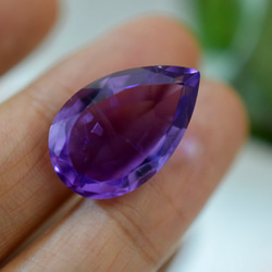 102 上品 一点物 天然大粒アメジスト 雫 アメシスト 紫水晶 ２月誕生石 天然石 ルース 裸石 2枚目の画像