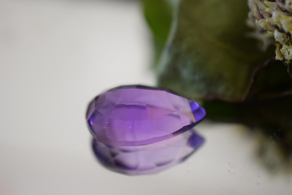 102 上品 一点物 天然大粒アメジスト 雫 アメシスト 紫水晶 ２月誕生石 天然石 ルース 裸石 3枚目の画像