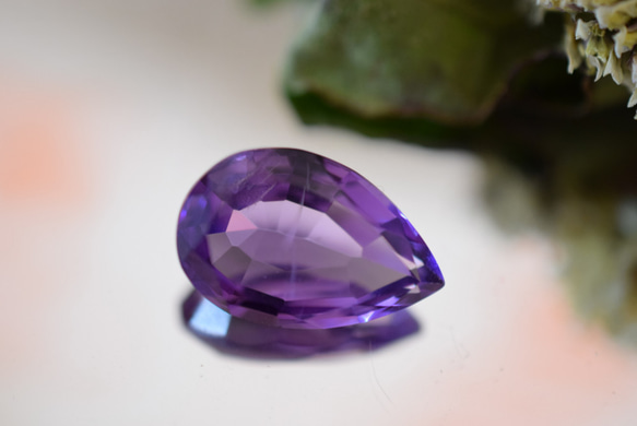 102 上品 一点物 天然大粒アメジスト 雫 アメシスト 紫水晶 ２月誕生石 天然石 ルース 裸石 7枚目の画像