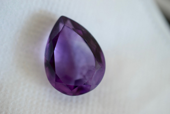 特売1-27 一点物 大粒天然アメジスト 雫 アメシスト 紫水晶 ２月誕生石 天然石 ルース 裸石 2枚目の画像
